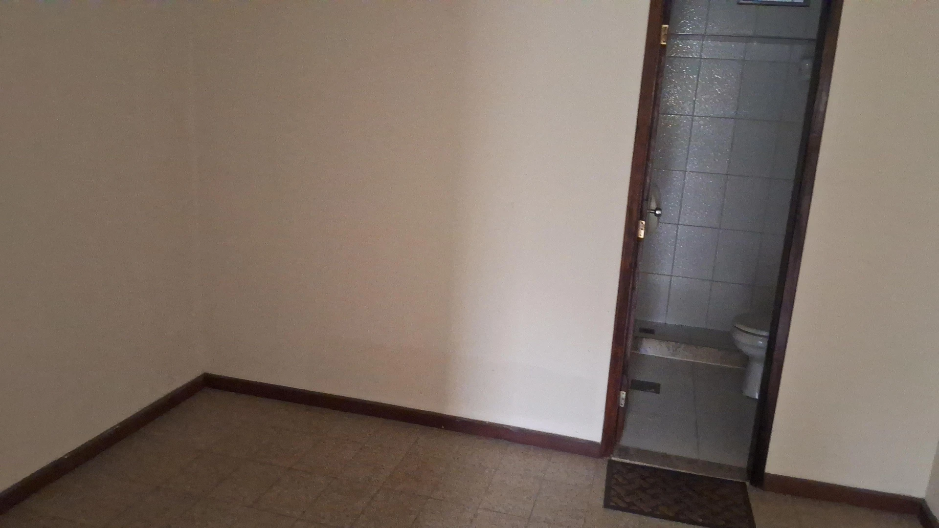 Unfurnished house with 6 bedrooms and private garden — photo 47