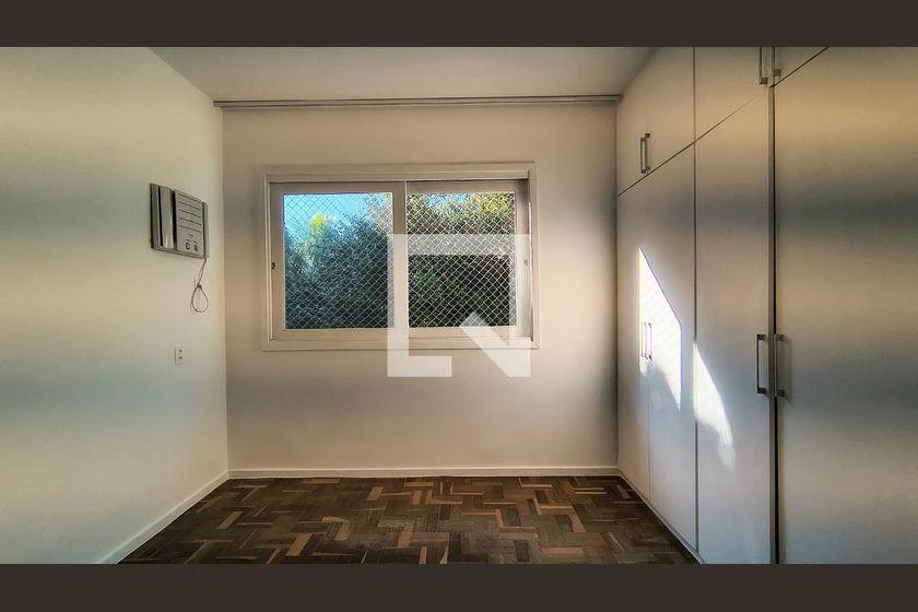 House with 4 bedrooms and a balcony with grill — photo 36