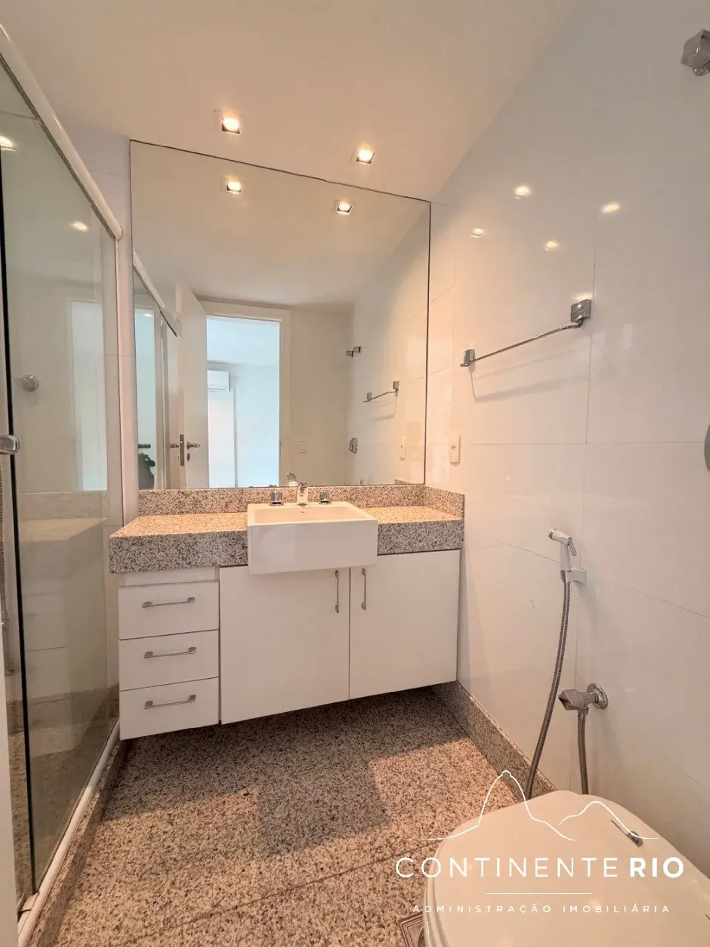 Apartamento de 4 quartos com janelas do piso ao teto, Leblon — photo 21