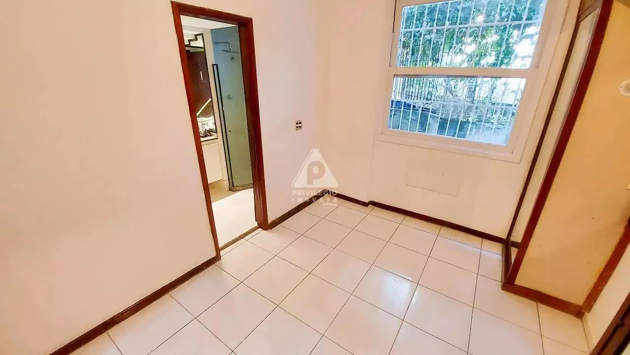 2-bedroom apartment with a walk-in closet — photo 5