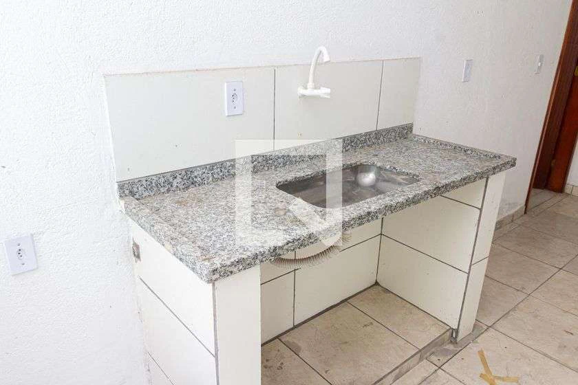 38 m² unfurnished studio with private garden and 1 parking — photo 2
