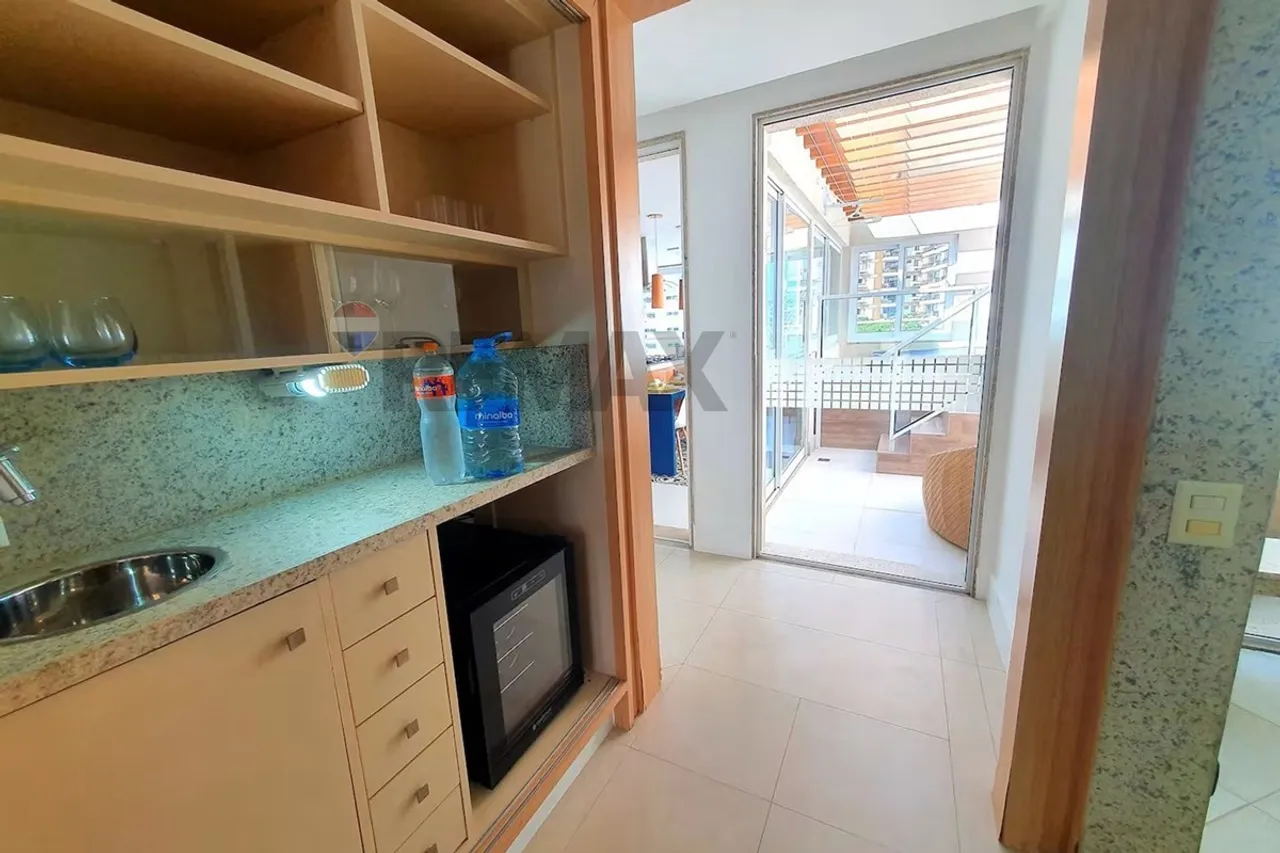 Furnished 4-bedroom apartment with 3 baths, 225 m² — photo 2