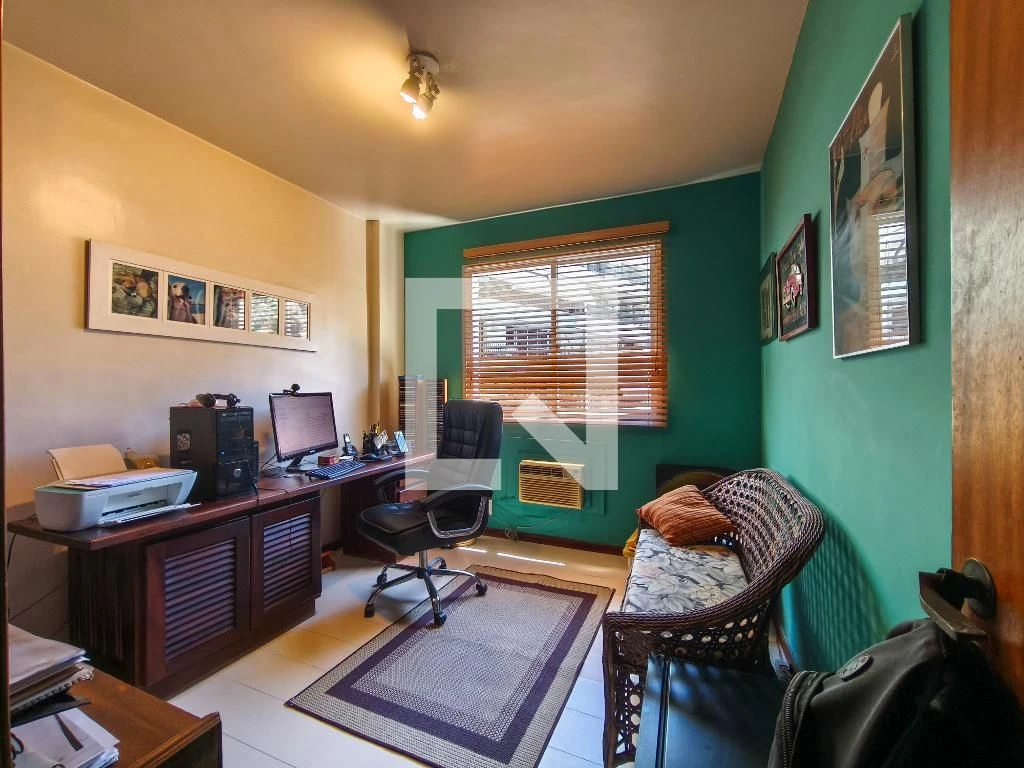 Furnished 4-bedroom apartment with balcony — photo 10