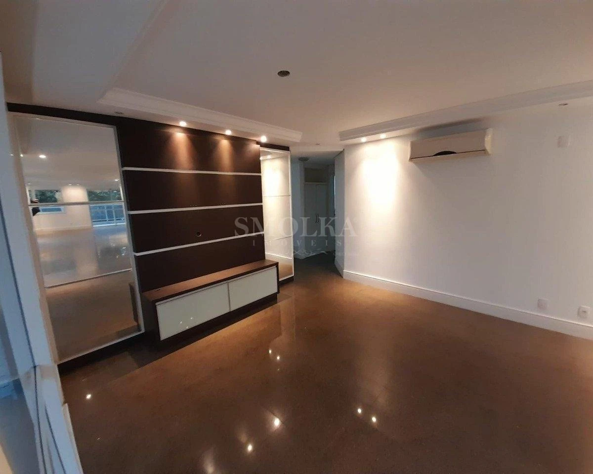 Ванна та 4 спальні: квартира 255 м² — photo 8
