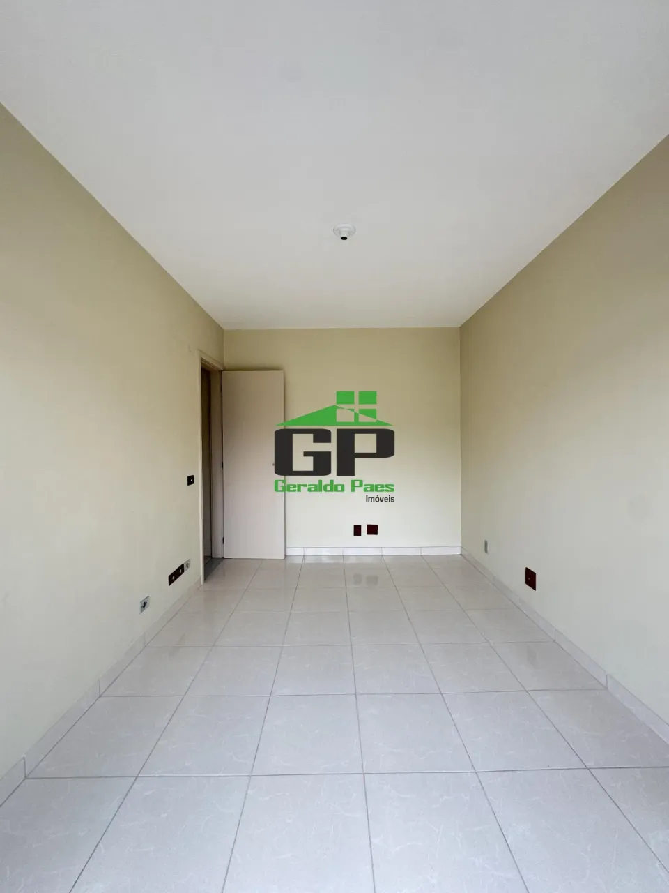 Apartment with 2 bedrooms, balcony and 1 parking spot — photo 12