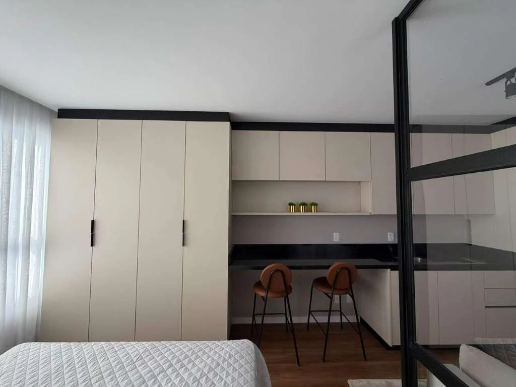 Apartamento de 1 dormitorio con cocina abierta y 50 m² — photo 2