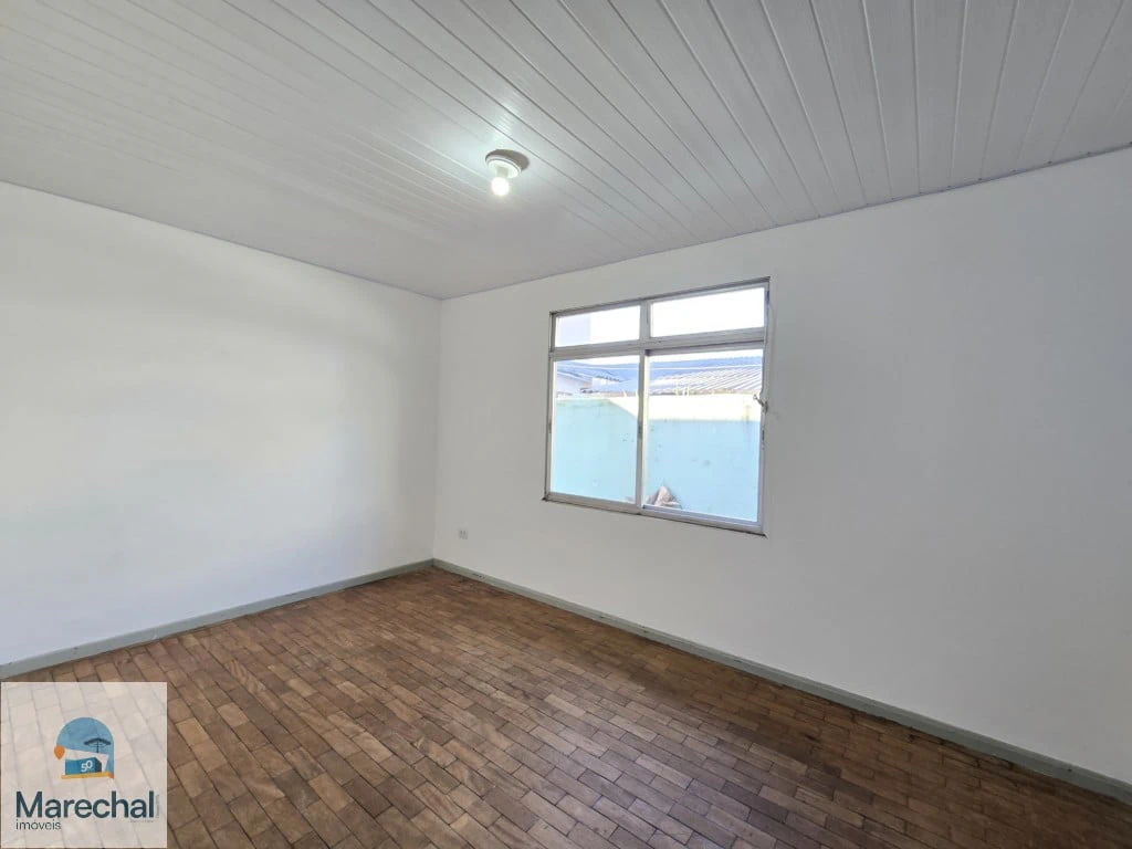 Balcony with a grill in a 2-bedroom house, 110 m² — photo 3