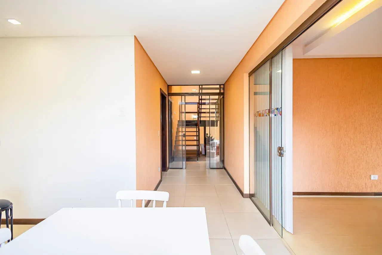Furnished house with 5 bedrooms and 470 m² — photo 37