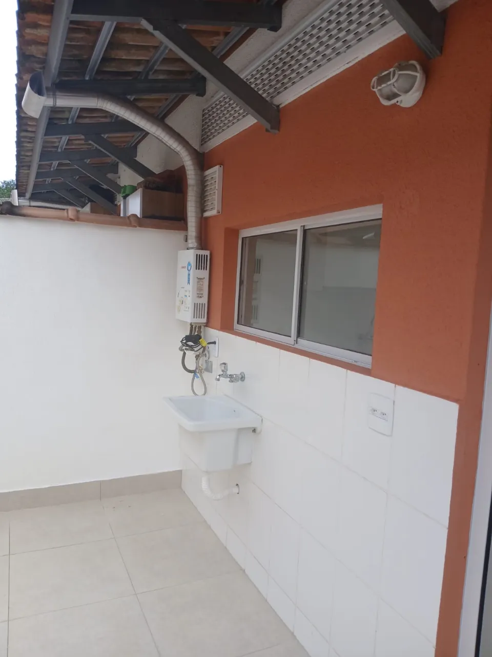 House with 3 bedrooms and 3 bathrooms, open kitchen — photo 6
