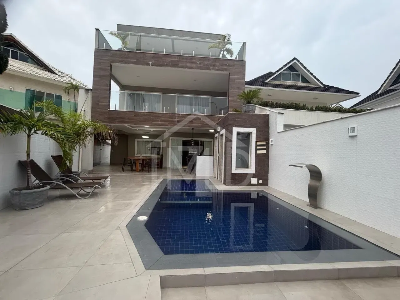 Unfurnished house with 4 bedrooms and 5 baths — photo 2