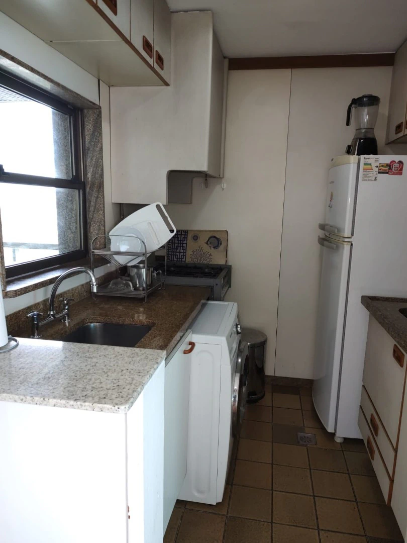 Furnished 2-bedroom apartment with 2 en-suites and balcony — photo 2