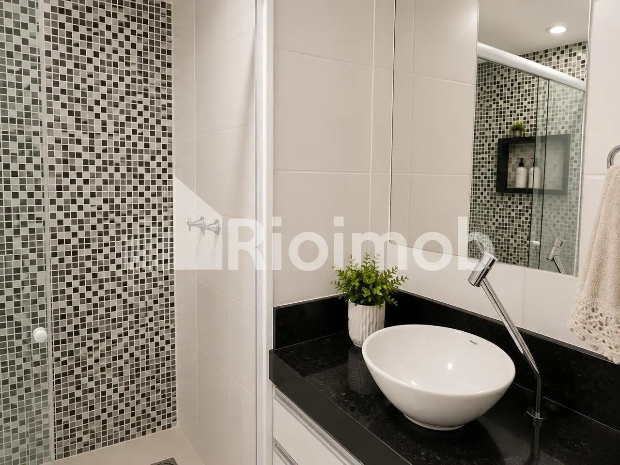 4-bedroom apartment with a mountain view in Rio de Janeiro — photo 2