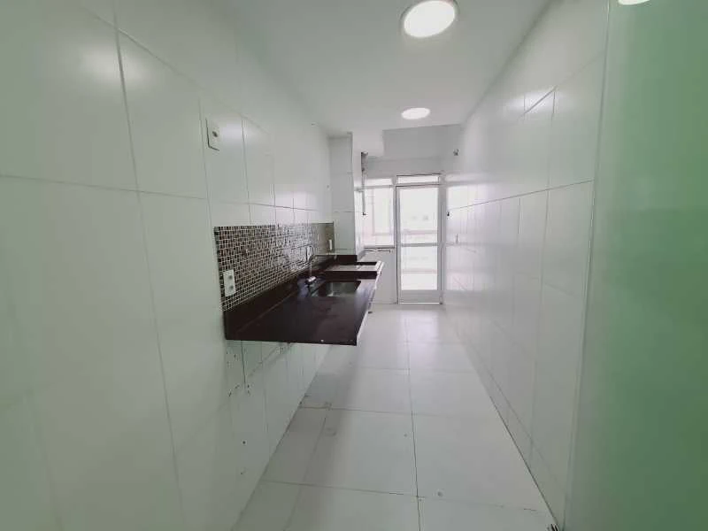 3-bedroom apartment with a walk-in closet — photo 16