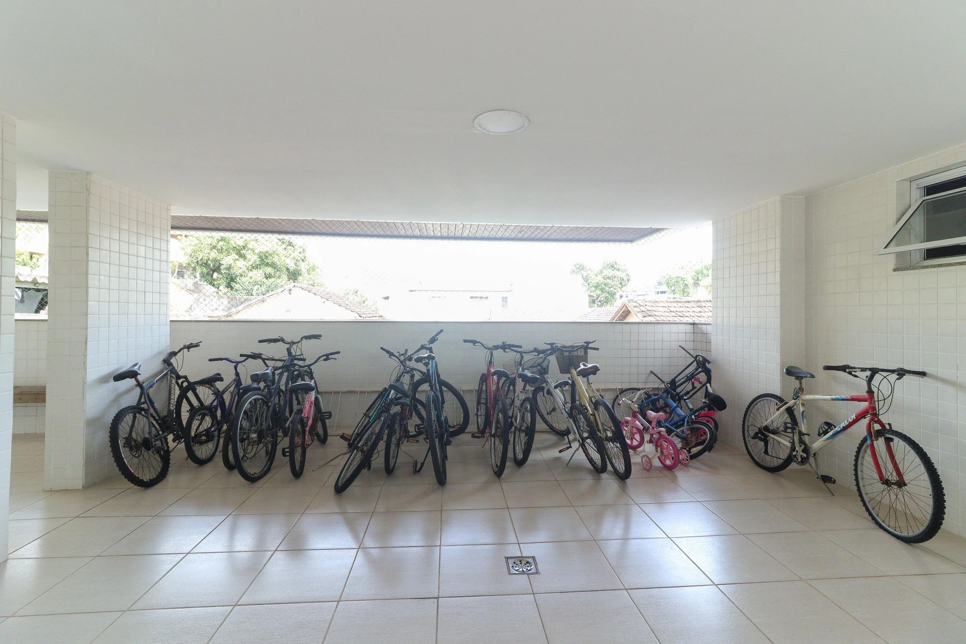 105 m² apartment with a home office and a washing machine — photo 23
