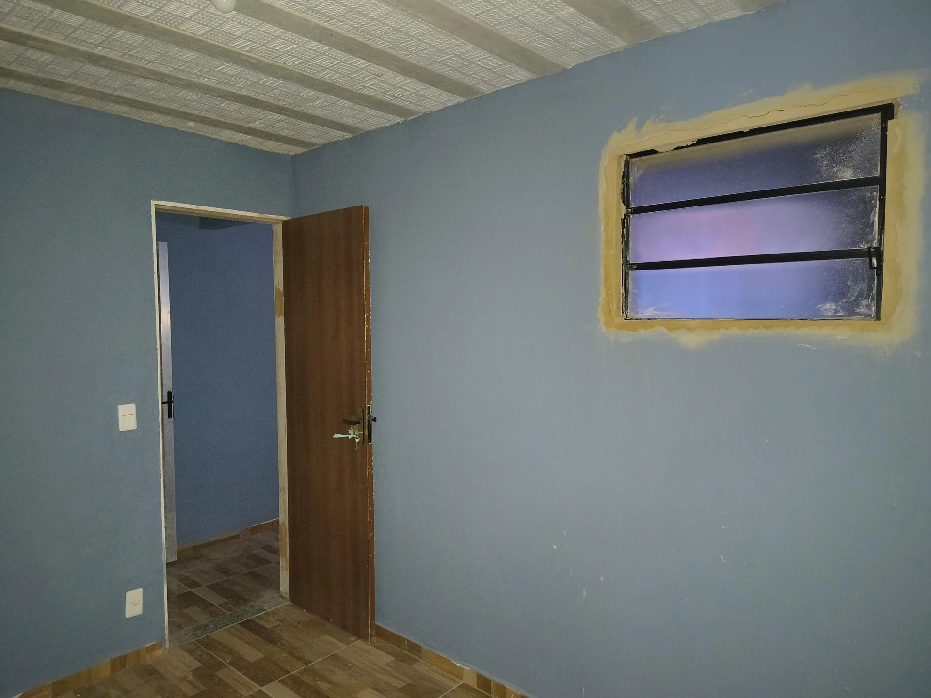 Unfurnished studio with a balcony and laundry area — photo 21