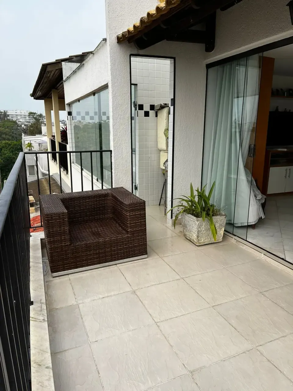 5-bedroom apartment with a water view — photo 9