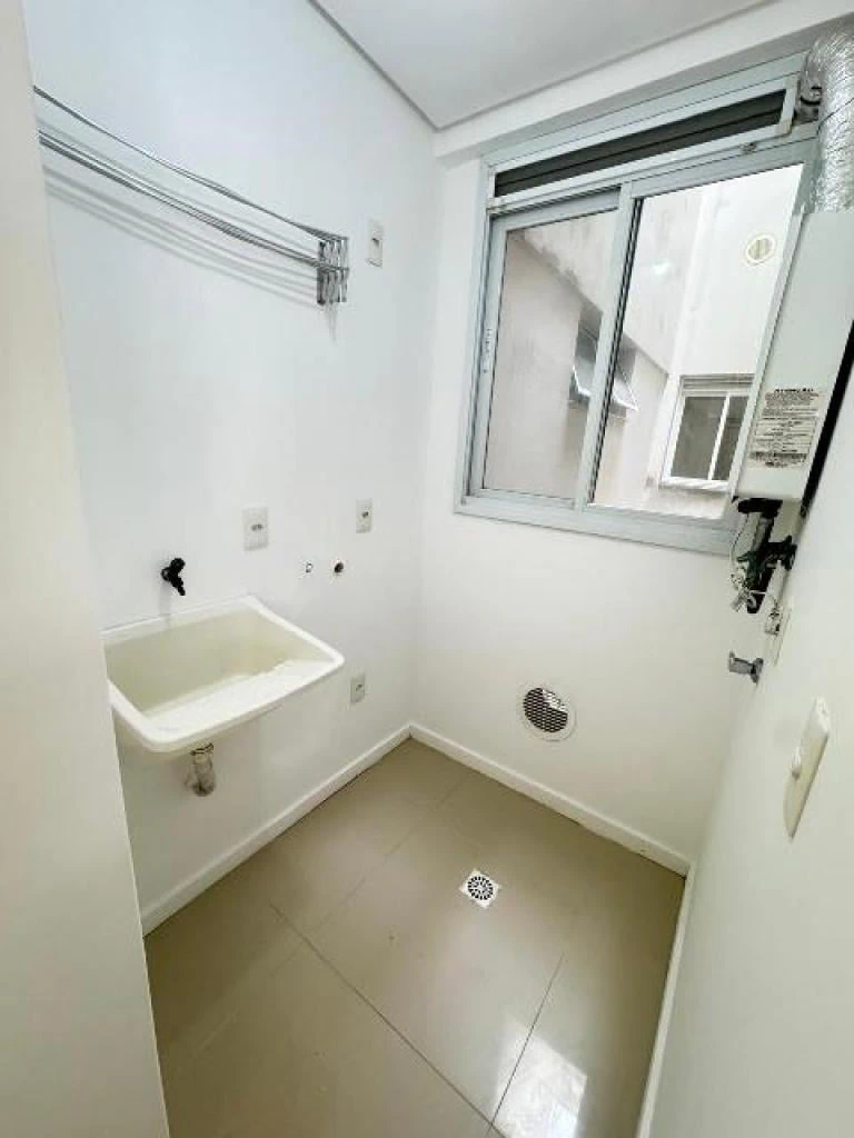 Walk-in closet in a 2-bedroom apartment, 65 m² — photo 6