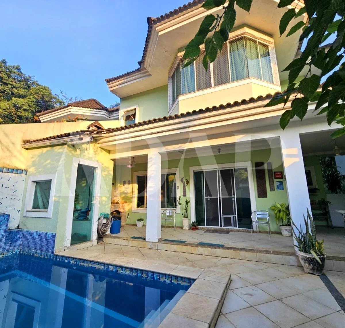 Unfurnished 254 m² house with a built-in balcony grill — photo 5