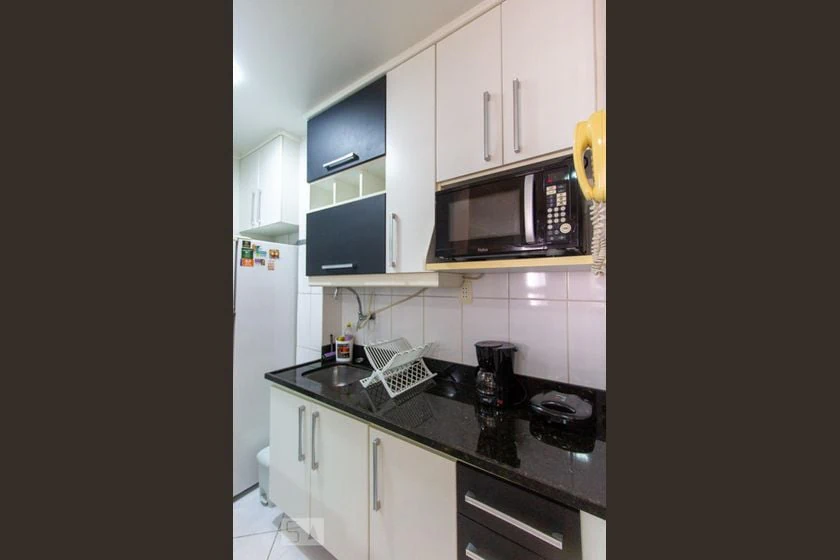 Furnished 1-bedroom apartment with open-plan kitchen — photo 18