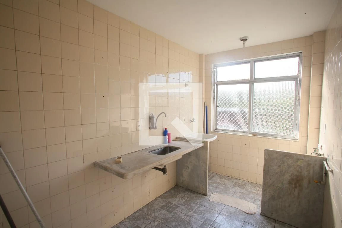 Apartamento para alugar com 2 quartos e 1 banheiro
