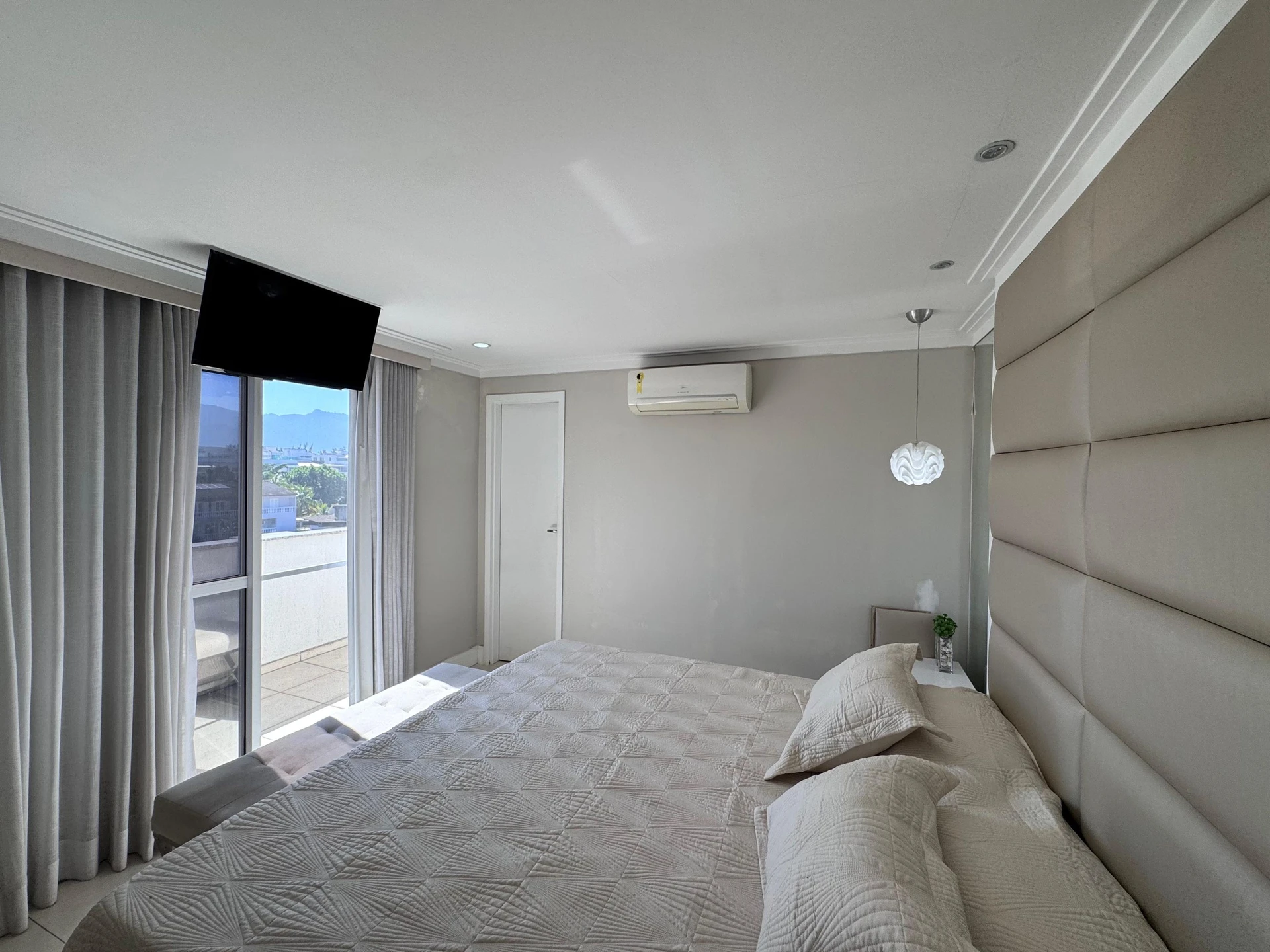 Furnished apartment with 3 bedrooms and 2 parking spaces — photo 30