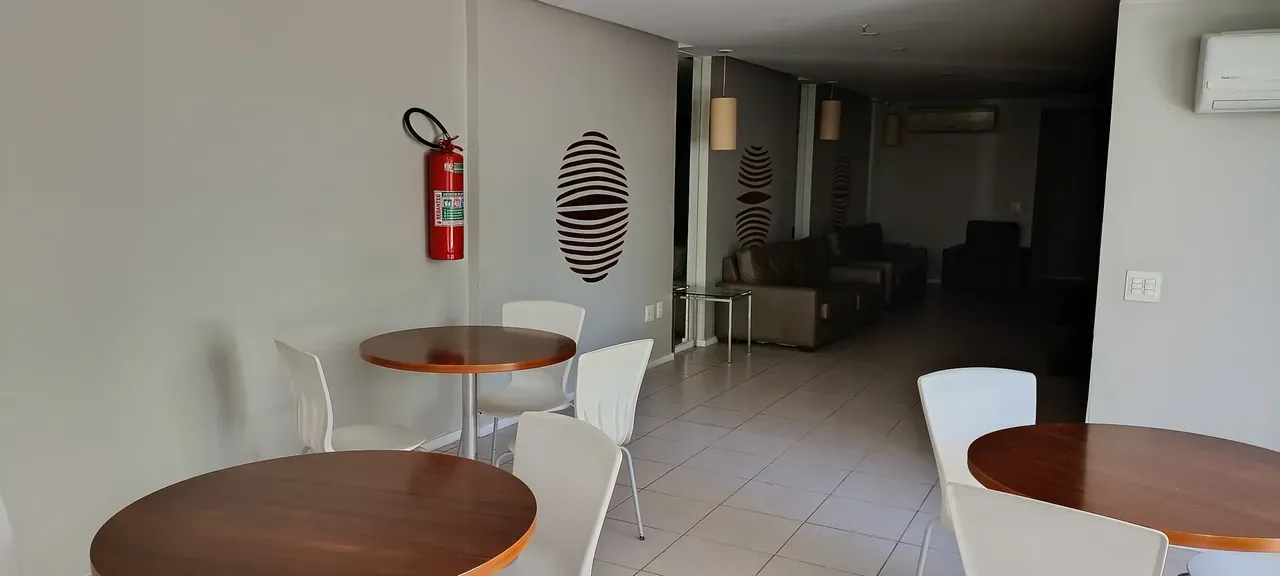 Furnished 1-bedroom apartment with open-plan kitchen — photo 23