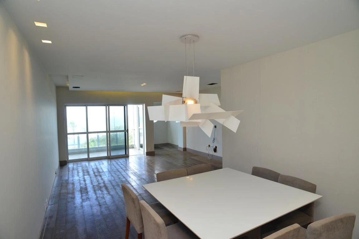3-bedroom apartment in a building with a gym — photo 22