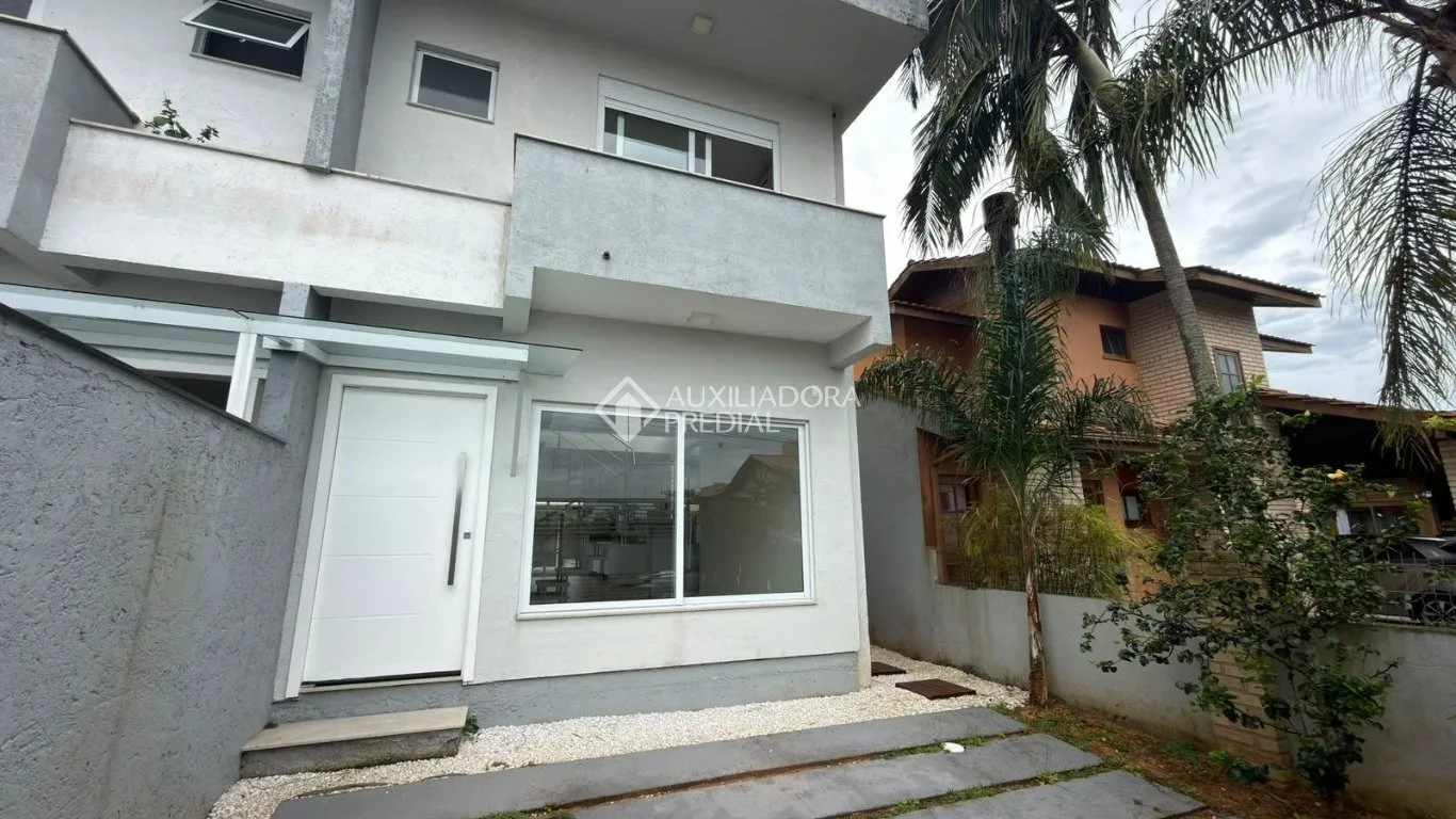 Balcony with a grill in a 4-bedroom house, 120 m² — photo 12