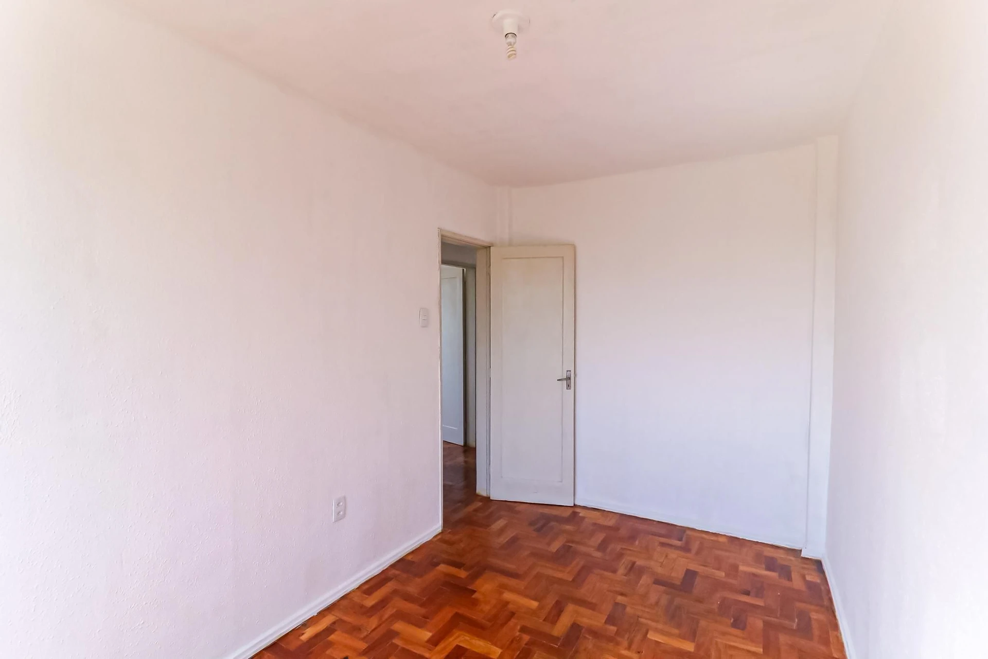 Wood or laminate floors in a 2-bedroom apartment, 62 m² — photo 23