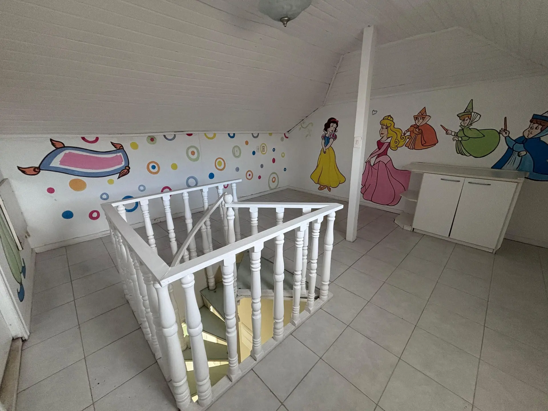 Condo house with 6 bedrooms and a balcony grill — photo 102