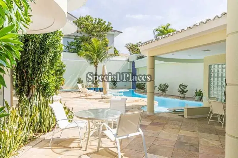 Furnished home with 5 bedrooms and 5 parking spaces — photo 15