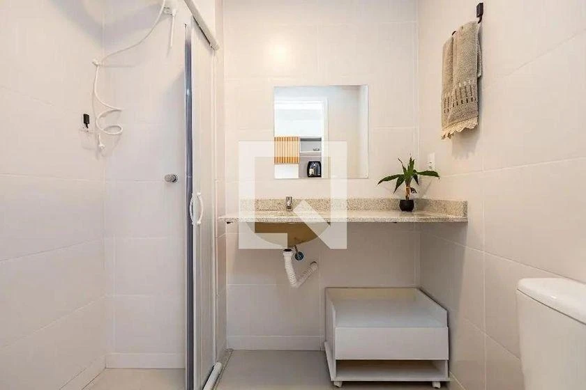 27 m² studio with a glass-enclosed balcony and a home office — photo 9