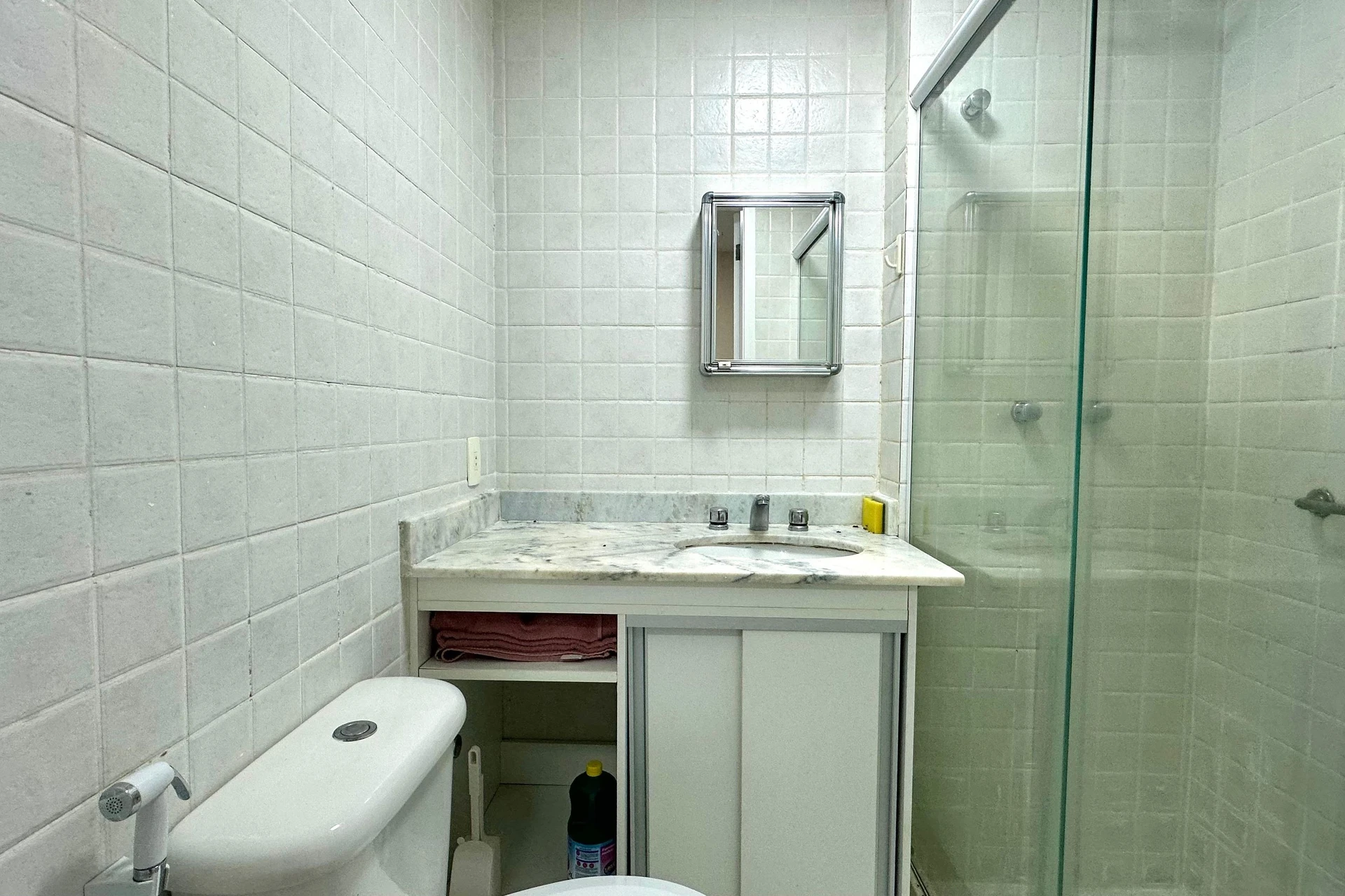 Furnished 1-bedroom apartment with a glazed balcony — photo 14