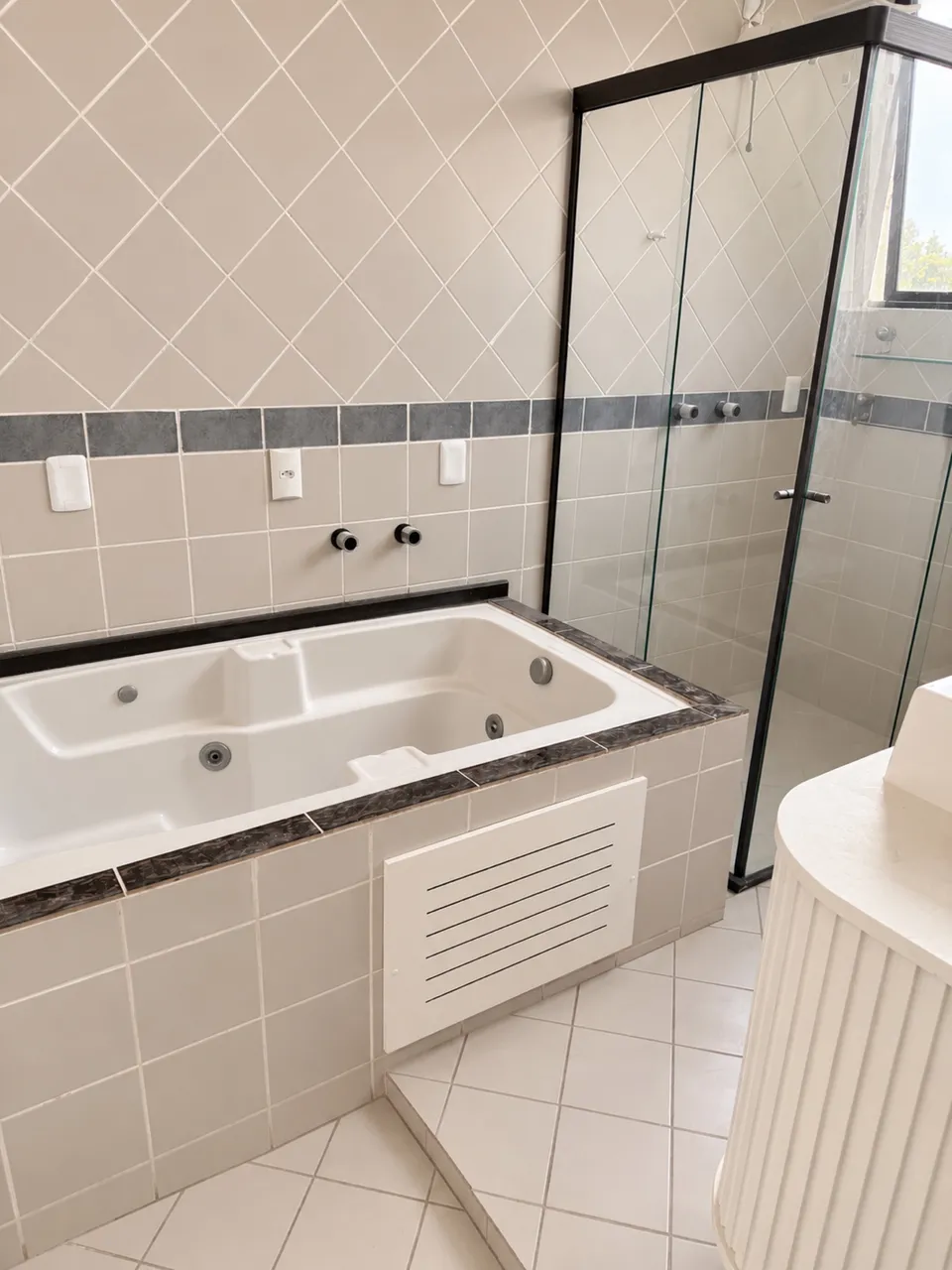 Parking-free apartment with enclosed kitchen and AC — photo 9