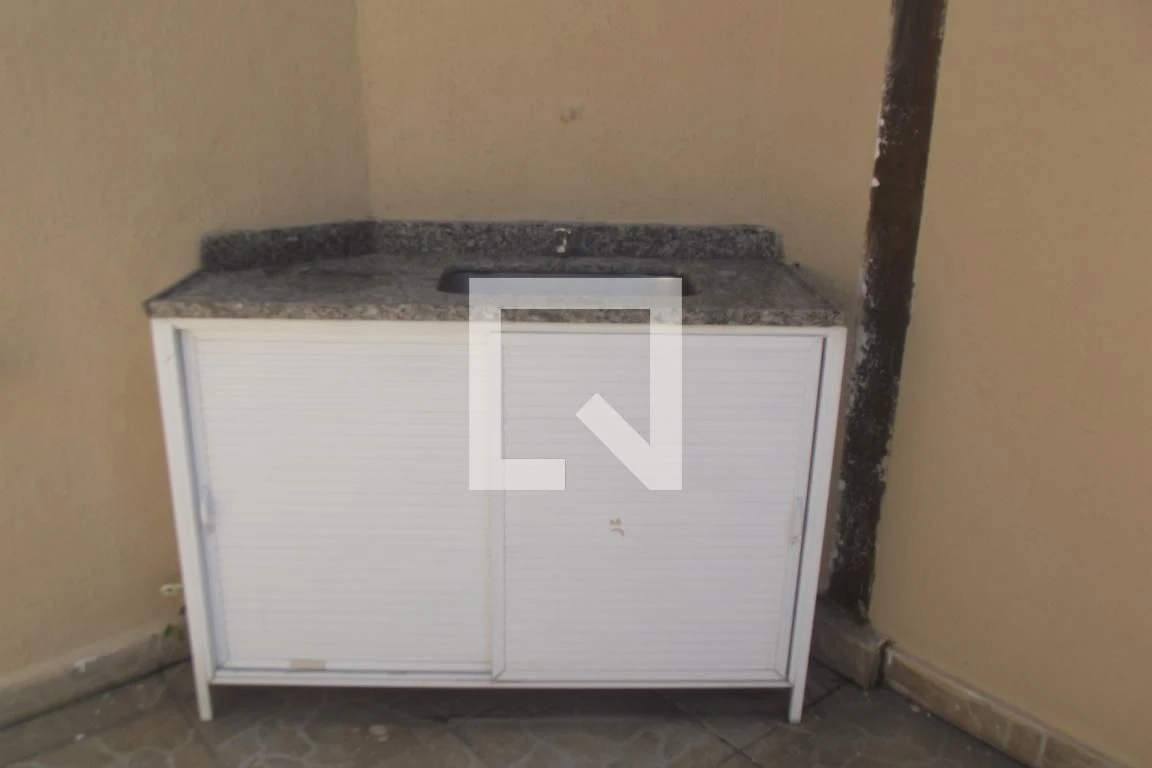 Unfurnished 2-bedroom apartment with a suite bathroom — photo 24