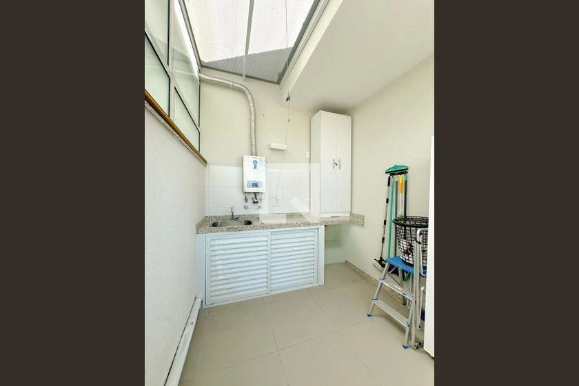Furnished apartment with 2 bedrooms and an en-suite suite — photo 37