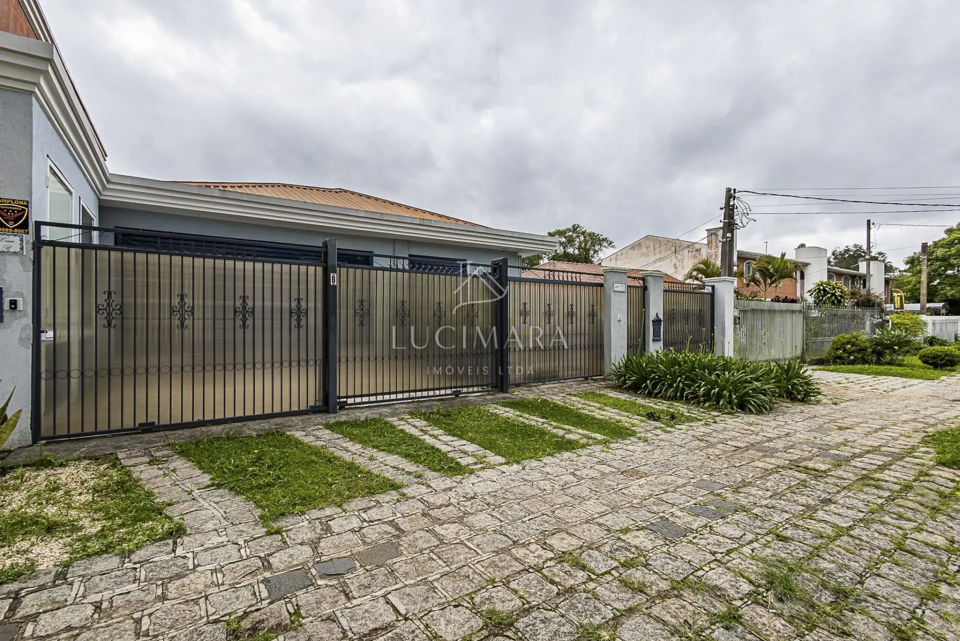 Wood or laminate floors in a 2-bedroom house, 170 m² — photo 22