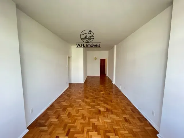 3-bedroom apartment with wood or laminate floors — photo 16