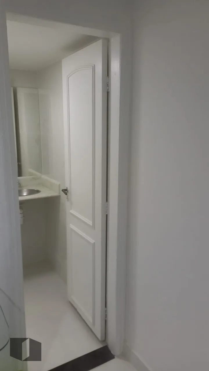 1-bedroom apartment with 2 parking spaces and pool area — photo 12