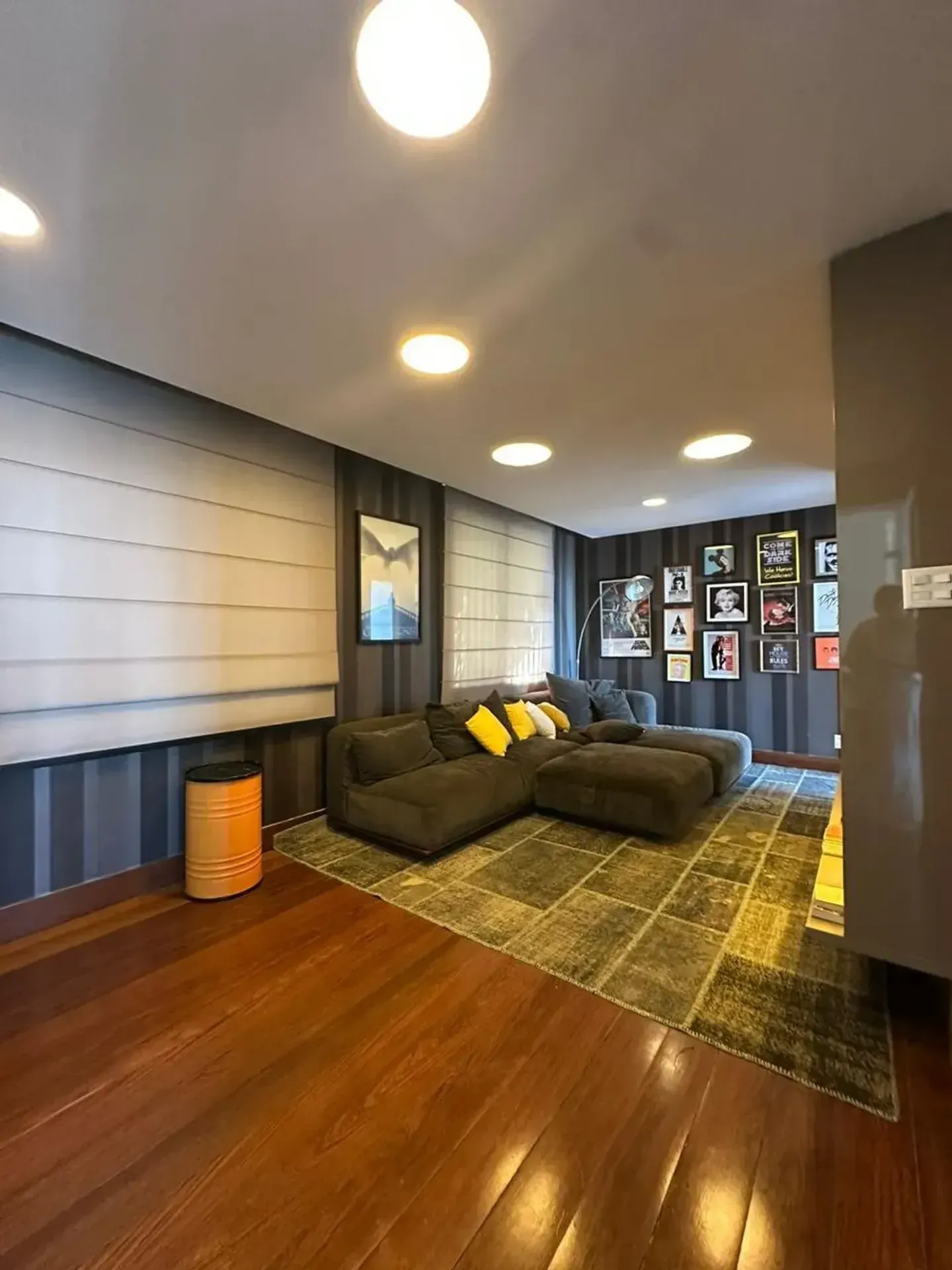 Furnished house with 4 bedrooms, balcony and 5 bathrooms — photo 22