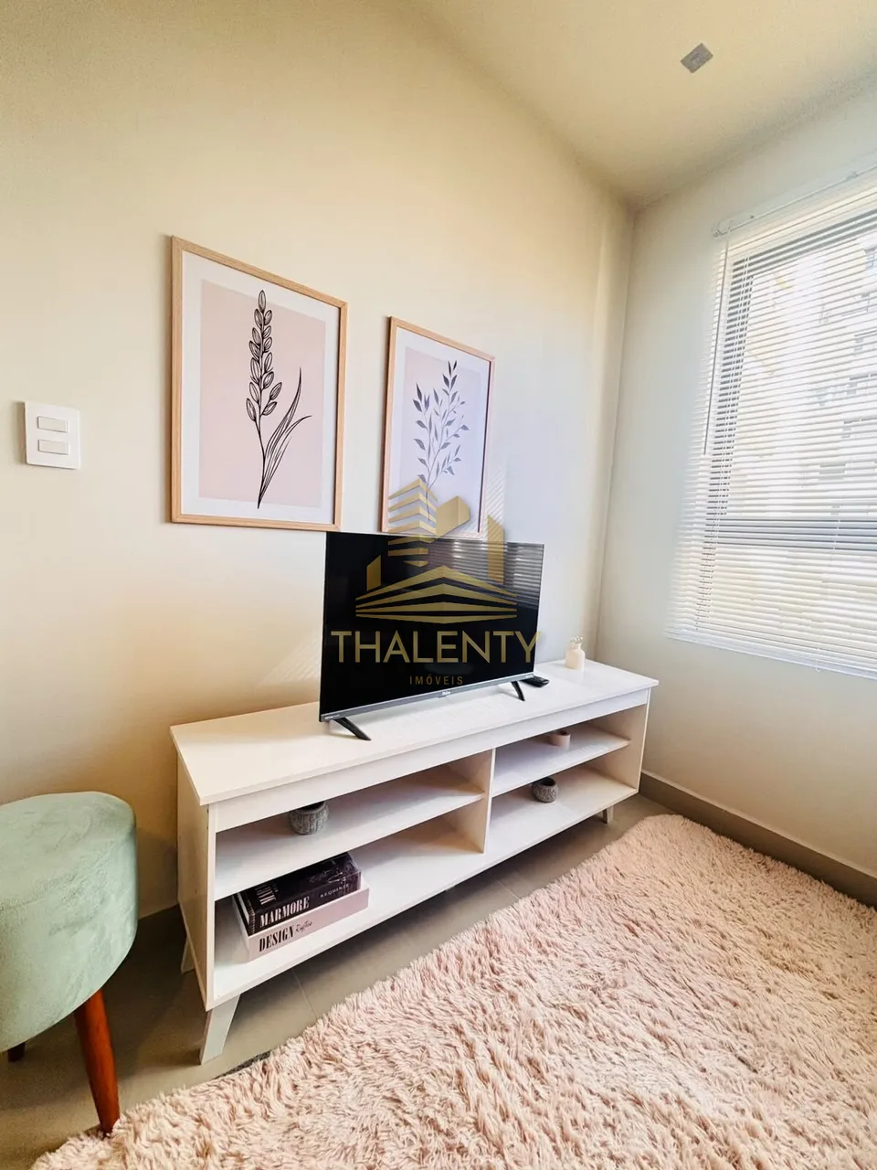 Furnished 1-bedroom apartment with open-plan kitchen — photo 11