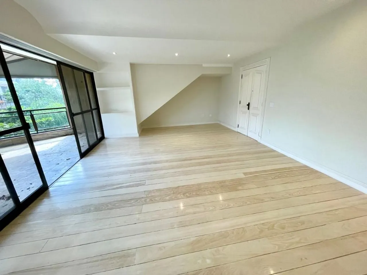 3-bedroom 3-bath apartment with 250 m² and 3 parking — photo 10