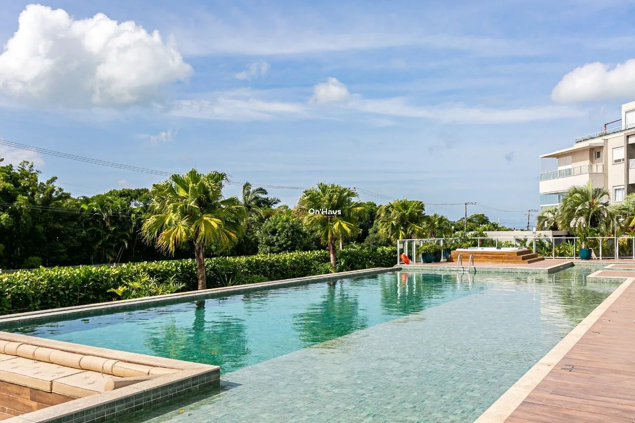 3-bedroom apartment in a building with a pool — photo 25