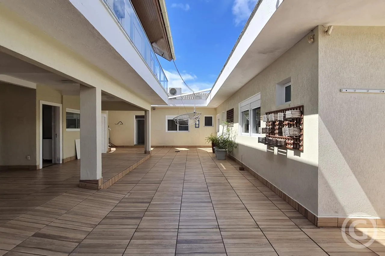 4-bedroom house with a walk-in closet in Florianópolis — photo 20