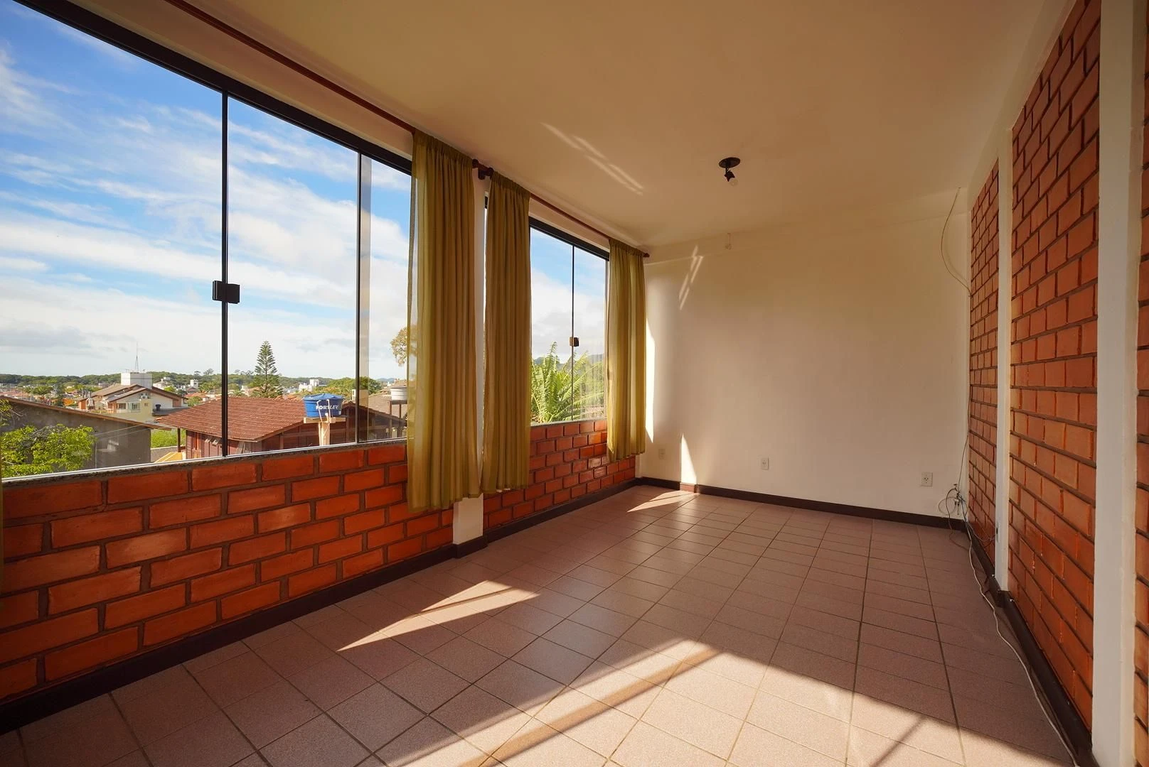 4-bedroom house with a garden — photo 11