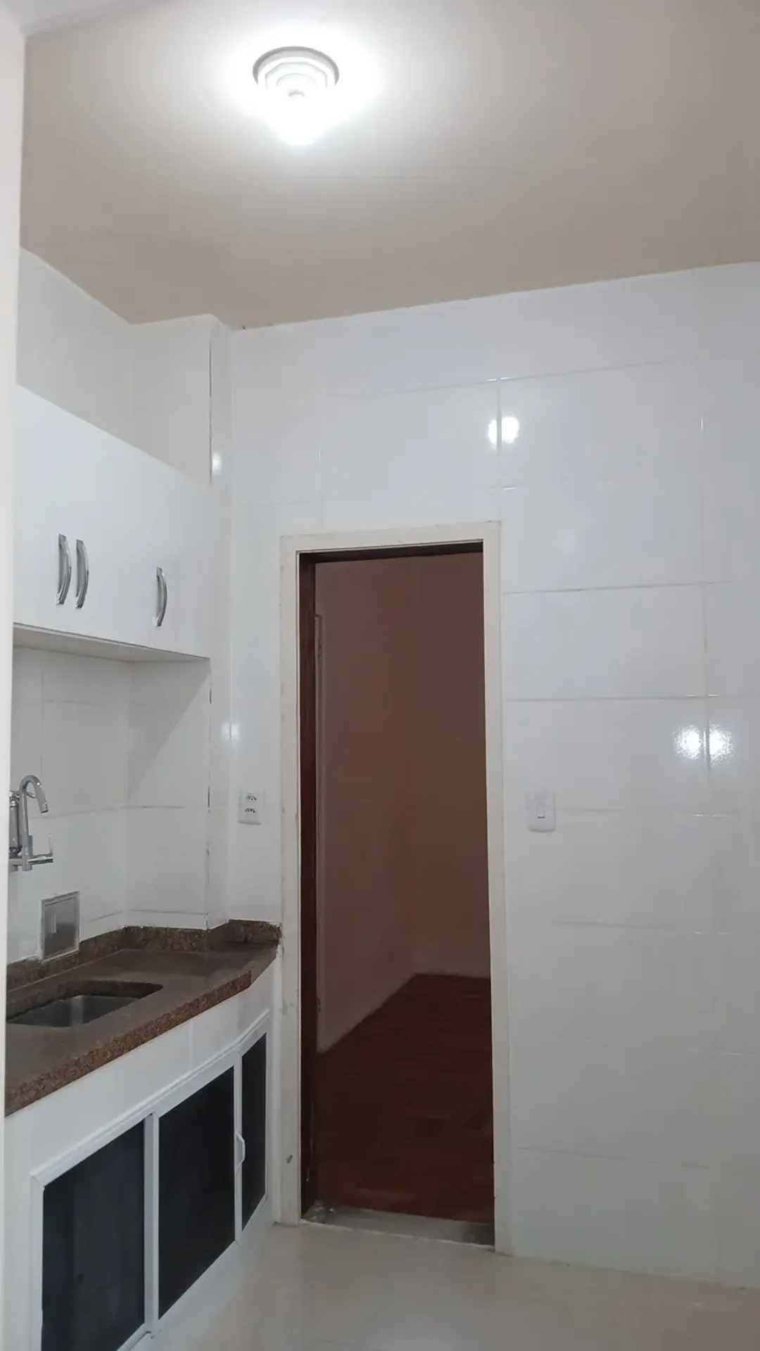 Apartamento no 2º andar com closet