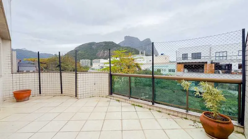 Furnished apartment, 300 m², with a glass-enclosed balcony — photo 28