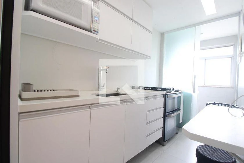 2-bedroom apartment in a building with a gym — photo 2