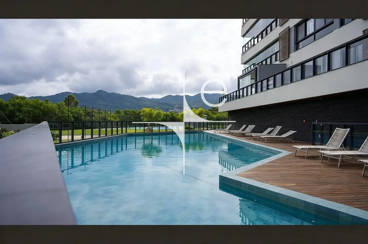 Glass-enclosed balcony in a 3-bedroom apartment, 150 m² — photo 14