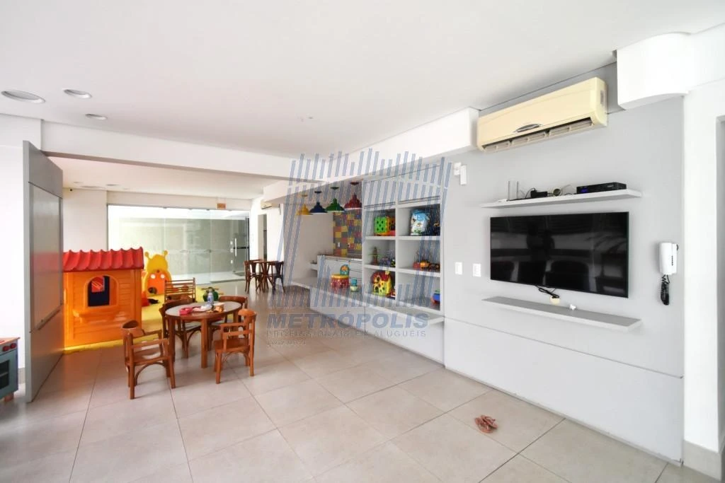 2-bedroom apartment with a mountain view — photo 3